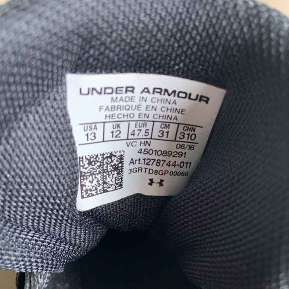 Under armour baseball cleats - Picture 3 of 3